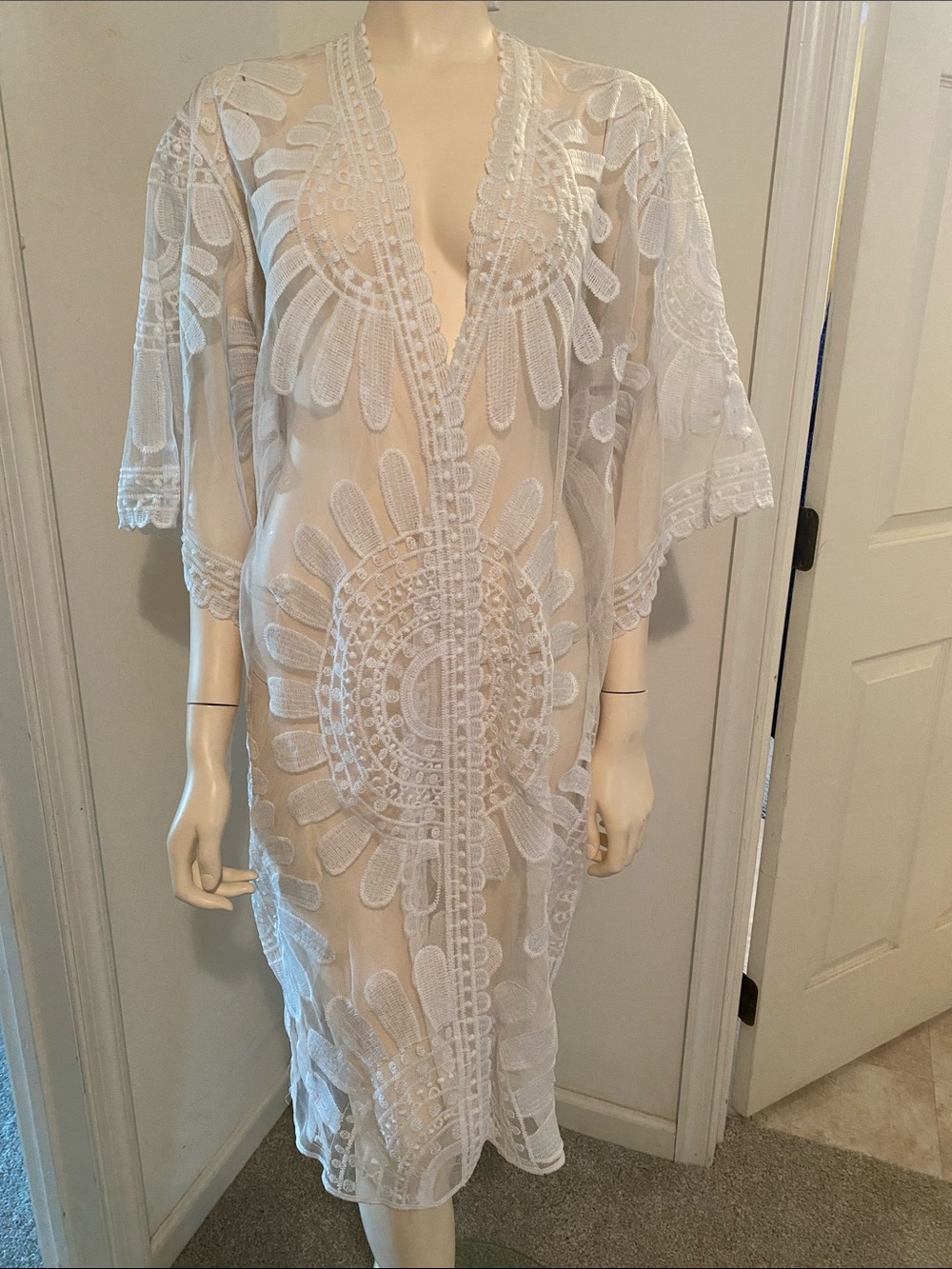 David and Young White Embroidered Sheer Kimono 👘